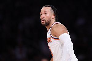 小琼斯：只管用身体贴住布伦森挡在身前 让他无法在惬意位置投篮_24直播网