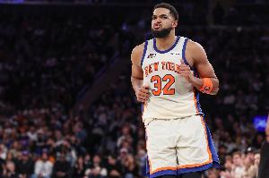 内外着花！唐斯半场9中5砍全队最高15特殊加5板3助 三分5中3_24直播网