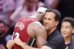 阿里纳斯：若阿德巴约79分时被换下 他整个生涯都会遗憾&怨恨教练_24直播网