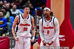 弑旧主！萨林杰15中9砍全场最高25分另6板 要害三分+罚球定胜局_24直播网