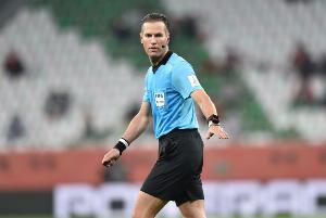 官方：荷兰裁判组执法阿森纳VS勒沃库森，，，，，主裁判为名哨马克列_24直播网