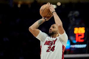 复出还要找找感受！鲍威尔替补15中7&罚球5中5得20分 三分仅5中1_24直播网