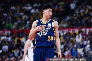 媒体人：崔永熙还不是太敢做行动 膝伤对他的横移速动有一些影响_24直播网