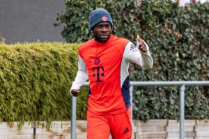 好新闻！拜仁官方社媒晒照片，，，，，，确认戴维斯今日恢复跑步训练_24直播网