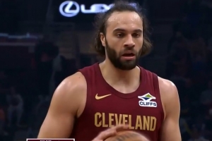 让球迷惊喜！斯特鲁斯赛季首秀 替补23分钟三分7中6砍下24分8板！_24直播网