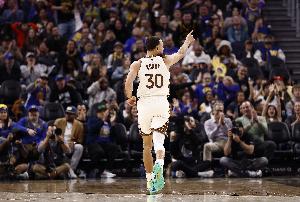 库里：我必需成为体能最好的球员 最喜欢的赞美就是诉苦跑不过我_24直播网