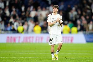 18岁零226天，，，，，皮塔奇成为皇马队史欧冠镌汰赛最年轻的首发球员_24直播网