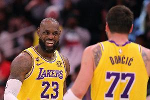 背靠背第二战三双？？东契奇：没有老詹我们赢不了 他打球看着过瘾_24直播网