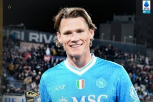 开场闪击！官方：麦克托米奈中选那不勒斯1-0卡利亚里全场最佳_24直播网