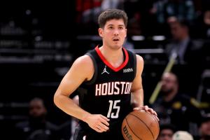 迎战11连胜老鹰！火箭调解首发阵容：下伊森 上谢泼德！_24直播网