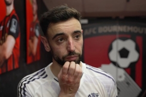 B费：马奎尔红牌我以为是准确的，，但裁判也应该判给我们一个点球_24直播网