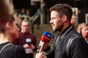 小雷：马奎尔的红点套餐极其严肃，，但我能明确裁判做出的判罚_24直播网