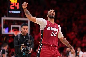 鲍威尔：仍以为自己应该打首发 但若是球队有特殊安排会接受角色_24直播网