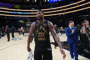 带伤作战！斯玛特3中0仅拿2分1板1助1断 腹股沟伤势加重_24直播网