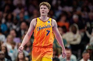 看看下半场怎样！克尼佩尔上半场投射没手感 三分6中1仅拿3分_24直播网