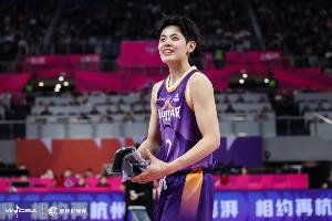 进场时间还不少！杨舒予半场16分钟 5中2&三分4中1拿5分2板1助_24直播网