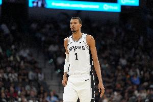 Lowe：文班是我见过统治力最强的防守球员 他在场防守名堂就改变_24直播网