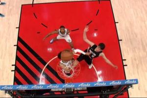 韦斯利第一个跑过来庆祝~杨瀚森内线一打二转身上篮 惋惜加罚没进_24直播网