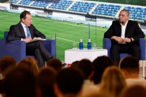 卡洛斯：成为皇马大使是一种声誉，，你能看到这个队徽代表的伟大_24直播网