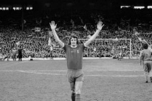 每体：利物浦传奇球员约翰?托沙克被确诊患有晚年痴呆症_24直播网