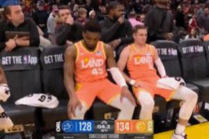 录播实锤了？？？？骑士VS魔术角逐举行至最后0.8秒 突然迷之回放?？？？？_24直播网