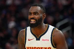 带刀侍卫！半场小哈达威7中4拿12分 斯特劳瑟3中2得7分_24直播网