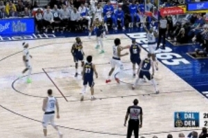 太尴尬！米德尔顿底线接球突破 上空篮被筐帽了_24直播网