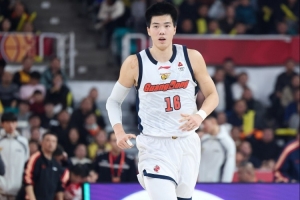 媒体人：焦泊乔本季想尽快融入广东队&压力大 坚持愉悦心情很主要_24直播网