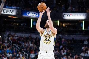 赫夫本赛季罚球掷中率高达81.9% 绝杀时刻两罚不中自杀_24直播网