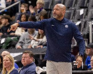 森林狼掷中率31.8%！比克斯塔夫：我们相同得很好且防守充满反抗_24直播网