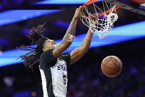 高效万能！卡斯尔半场8中6拿到15分6板6助 正负值+8_24直播网