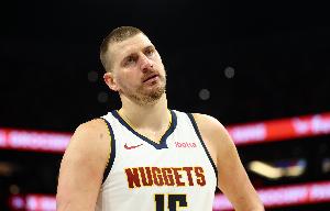 正负值-10！约基奇半场12中6拿15分8板4助 三分3中2_24直播网