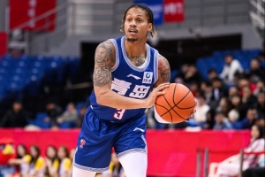 协力输出！约瑟夫·杨20中13怒轰30分9助 米奇10中6砍下21分12板_24直播网