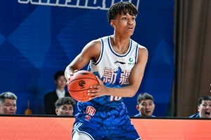 小伙子上来很敢打！冯傲半场13分钟 7中4拿到11分3前场板1断1帽_24直播网