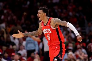 高炮台！小贾巴里·史女士半场10中5拿到13分2帽 三分6中3_24直播网