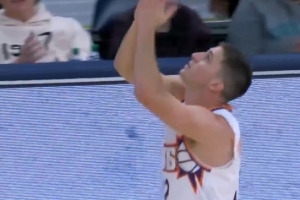 小节才掷中首球！吉莱斯皮追身底角三分掷中 此前投篮12中0_24直播网