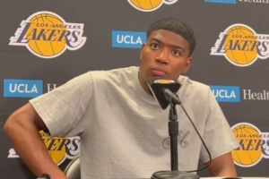 八村：看到浓眉坐在奇才替补席很惊讶 都忘了他被生意到奇才_24直播网