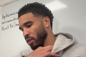 塔图姆：球队今天统治了攻防两头 特殊是第一节就打出亮眼演出_24直播网