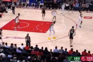 奋力还击！AJ·格林超远三分掷中 雄鹿8-0迅速迫近比分_24直播网