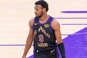 敢拼敢打就不错！布朗尼替补18分钟 8中4拿到10分1助1帽_24直播网