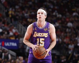 雷迪克：里夫斯抢球时 感受到肋骨之间的某个地方有些不适_24直播网