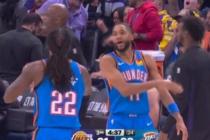 狂轰滥炸！以赛亚·乔帽子戏法三分3连击 雷霆领先湖人38分_24直播网