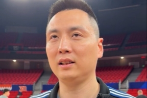 卢伟回应和洛夫顿争执：不会影响接下来的备战 球队照旧很团结的_24直播网