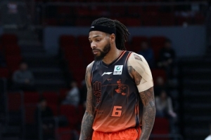 铁麻了！山东全队72投20中掷中率仅27.8% 三分27中6&罚球28中20_24直播网