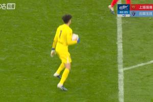 花了6分钟看VAR！海港vs玉昆上半场补时高达9分钟_24直播网