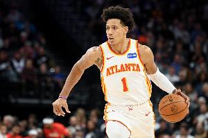 鹰王也很轻松！杰伦·约翰逊半场7中4&4罚全中拿到13分7板3助_24直播网