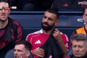 萨拉赫第77分钟被换下。。。。。。∪1失单刀+1失点_24直播网