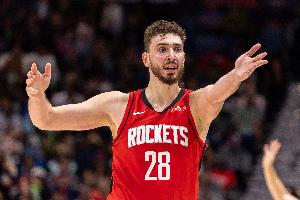 效率很高！申京上半场6中4获得9分3板3助 但有3失误_24直播网