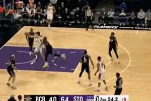 正负值打回来了！杨瀚森长臂捞回队友喂球转身上篮 连进7球了！_24直播网