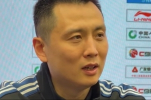 卢伟：偰李永炜腰伤&刘铮脚后跟骨刺&王哲林训练脚受伤 都不严重_24直播网